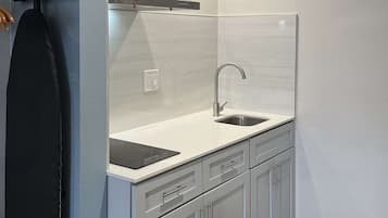 Standard Room, 1 King Bed, Non Smoking | 1 bedroom, desk, laptop workspace, blackout drapes