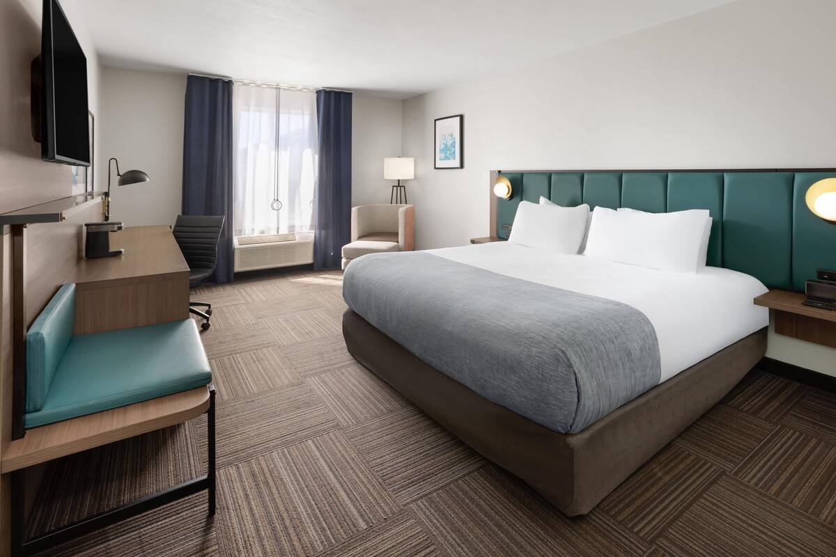 Zimmer, 1 King-Bett, barrierefrei, Nichtraucher (Mobility, Roll-in Shower)