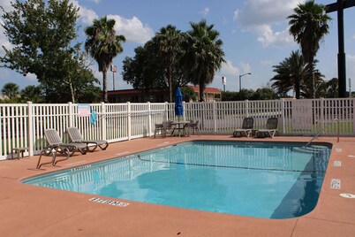 Wingate by Wyndham Kings Bay Naval Base / I-95
