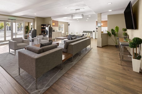 Lobby. Wingate by Wyndham Kings Bay Naval Base / I-95