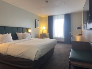 Zimmer, 1 King-Bett, barrierefrei, Nichtraucher (Mobility, Roll-in Shower) | Allergikerbettwaren, Schreibtisch, laptopgeeigneter Arbeitsplatz