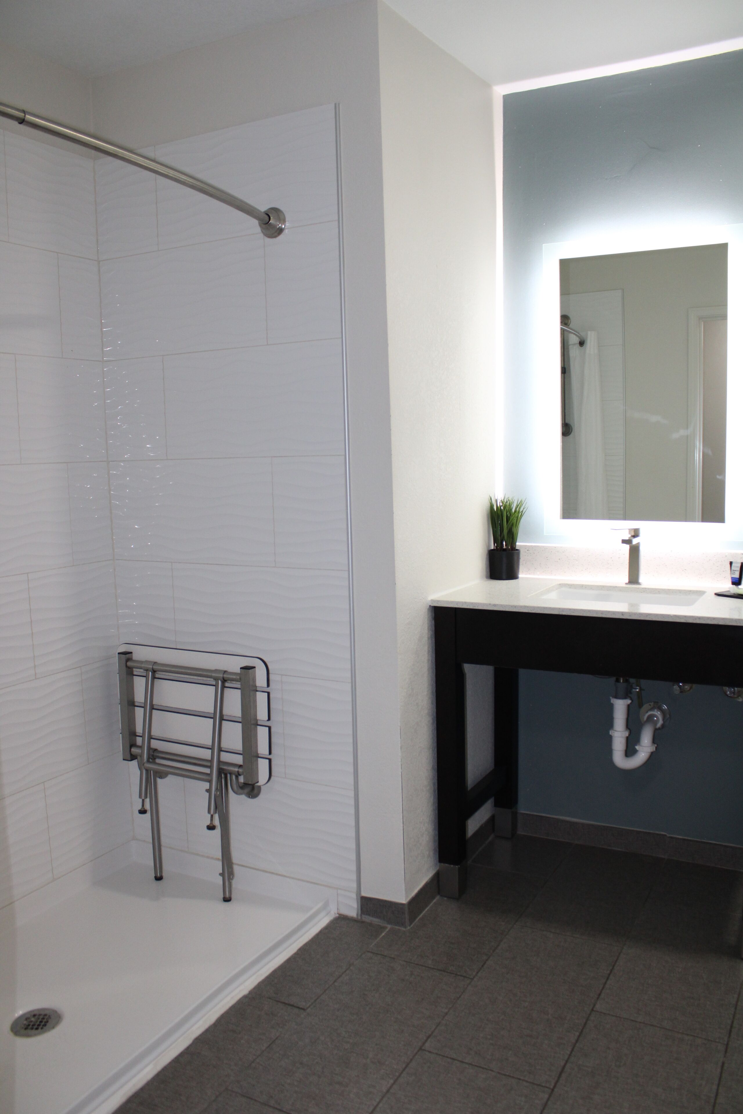 combined shower/bathtub, jetted bath, designer toiletries, hair dryer