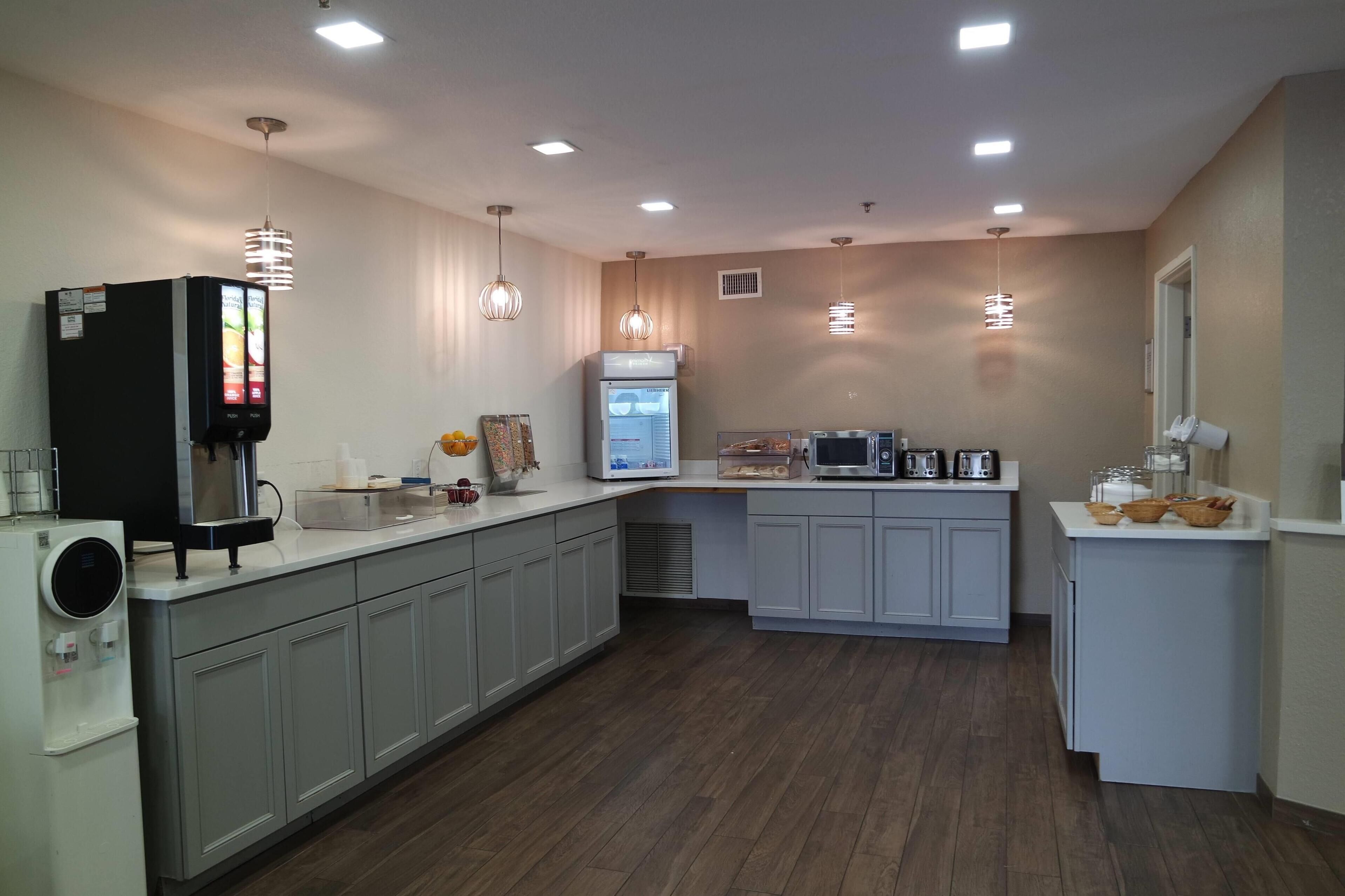 free daily full breakfast