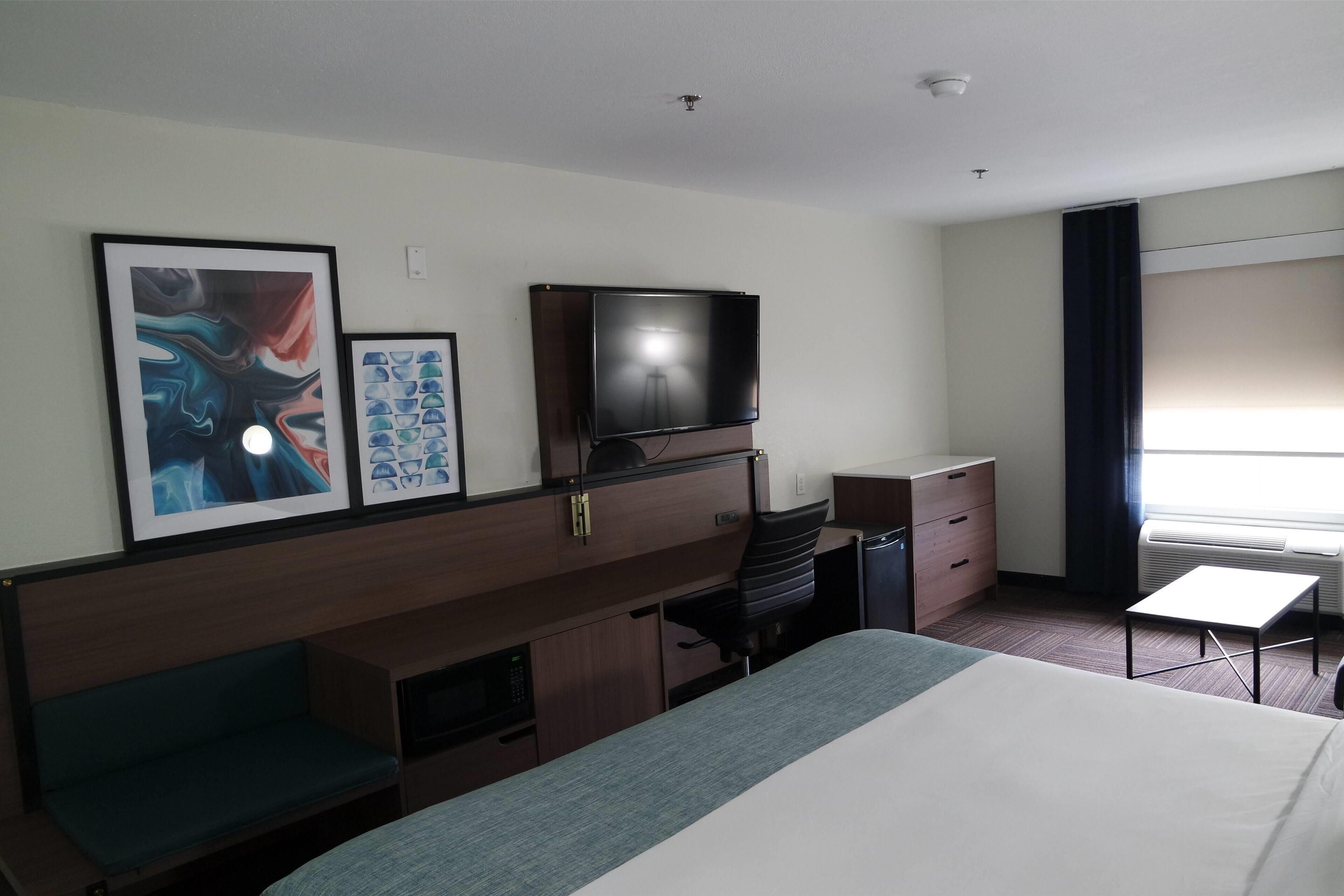 Studio Suite, 1 King Bed, Non Smoking | Hypo-allergenic bedding, desk, laptop workspace, blackout drapes