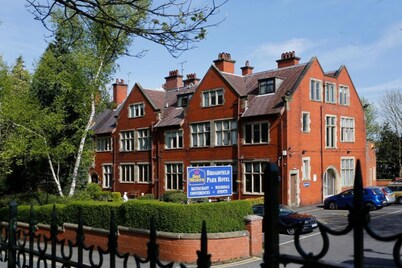 Broadfield Park Hotel