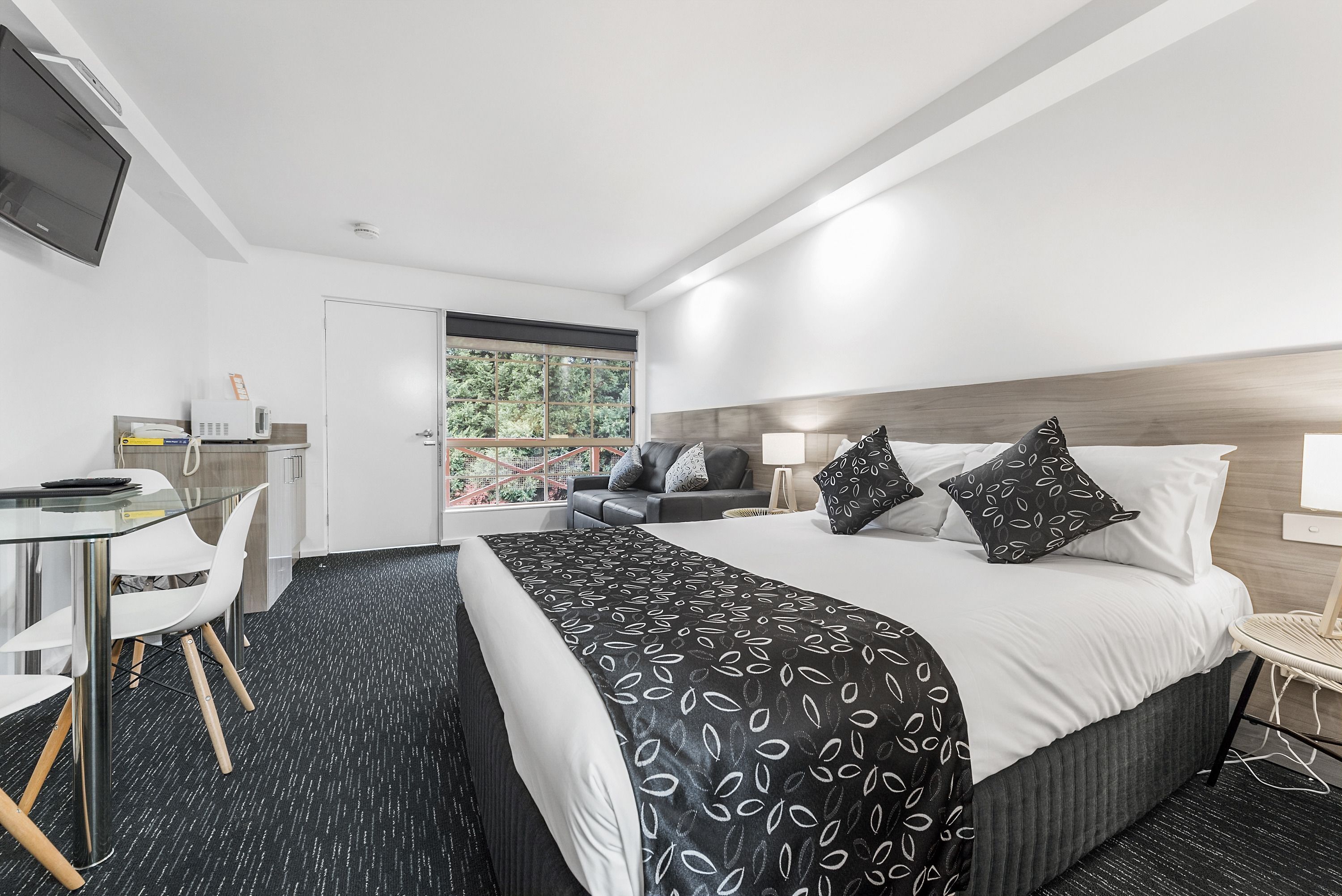 Desk, iron/ironing board, free WiFi