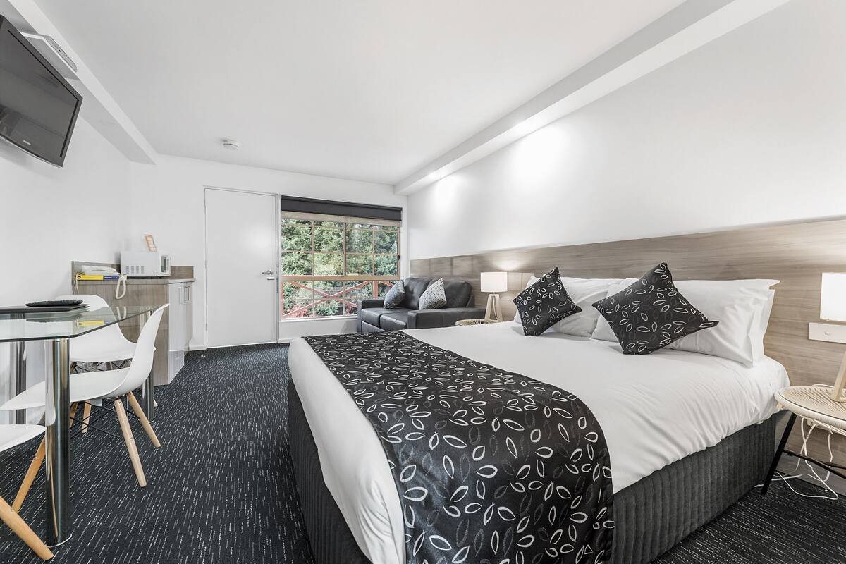 Desk, iron/ironing board, free WiFi