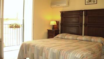 Habitación doble | Decoración personalizada, escritorio y insonorización