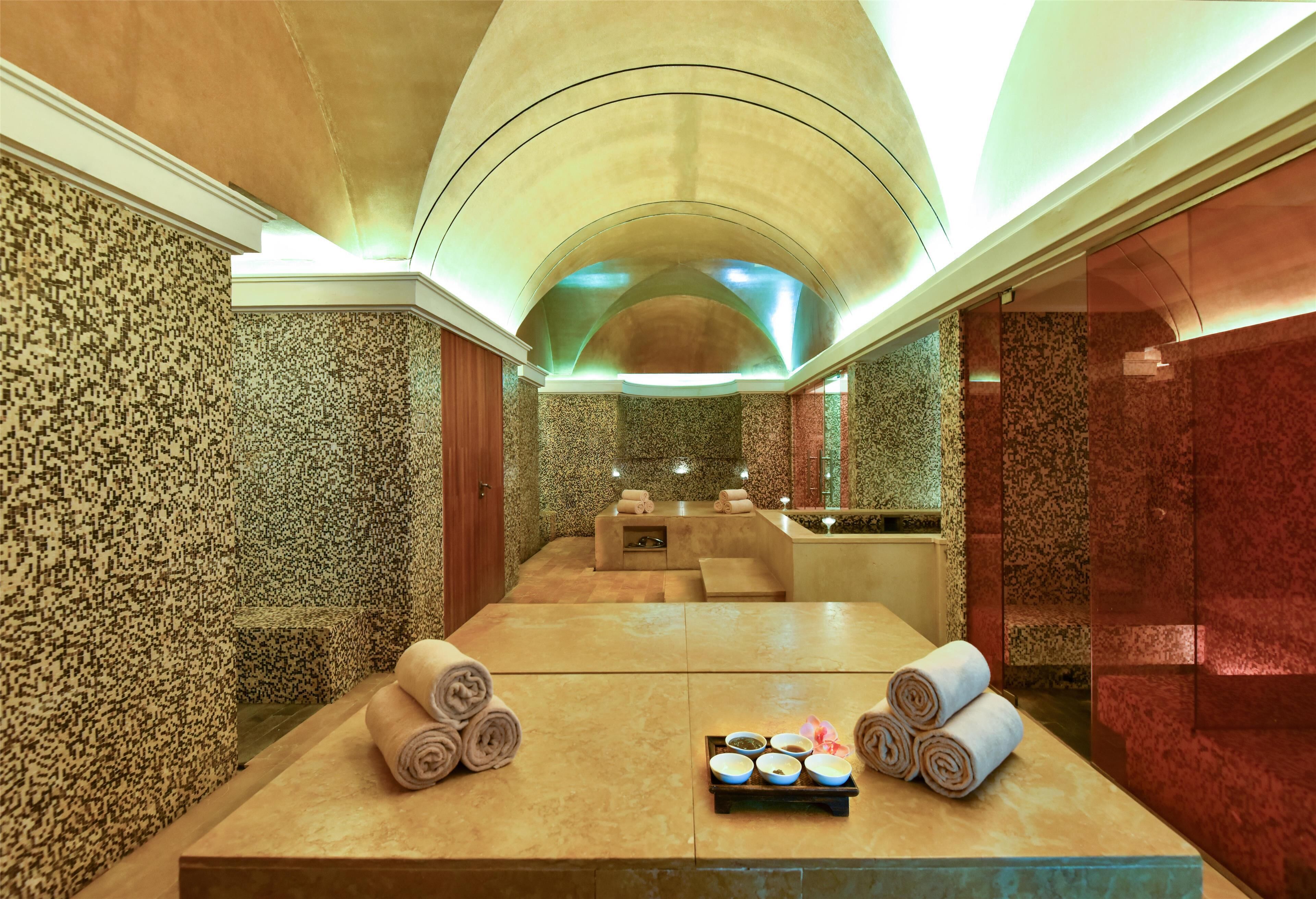 couples treatment room(s), sauna, steam room