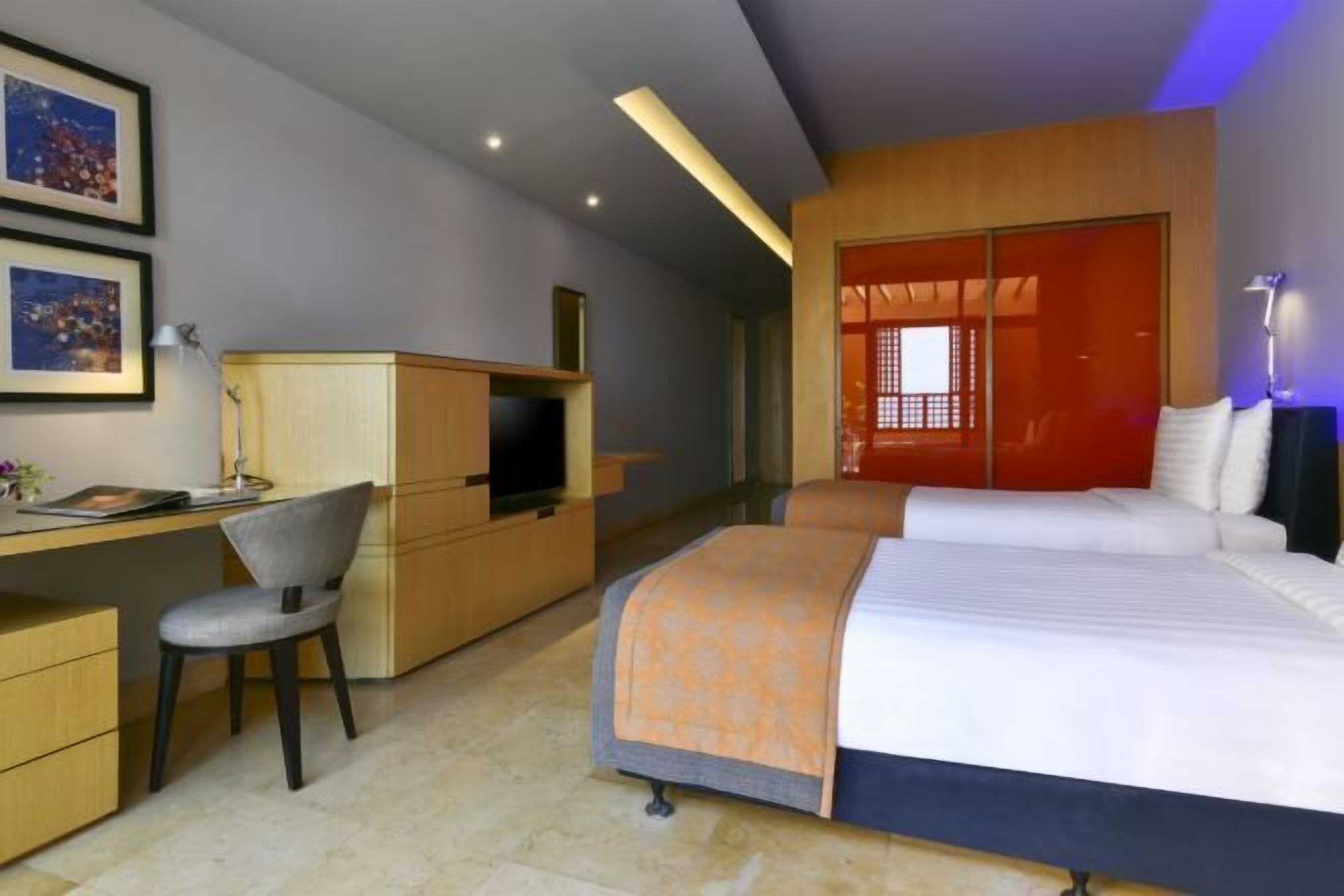 Artículos del minibar gratis y caja de seguridad en la habitación 