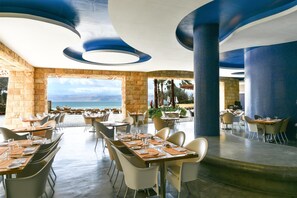 4 间餐厅,供应早餐、午餐和晚餐,国际美食