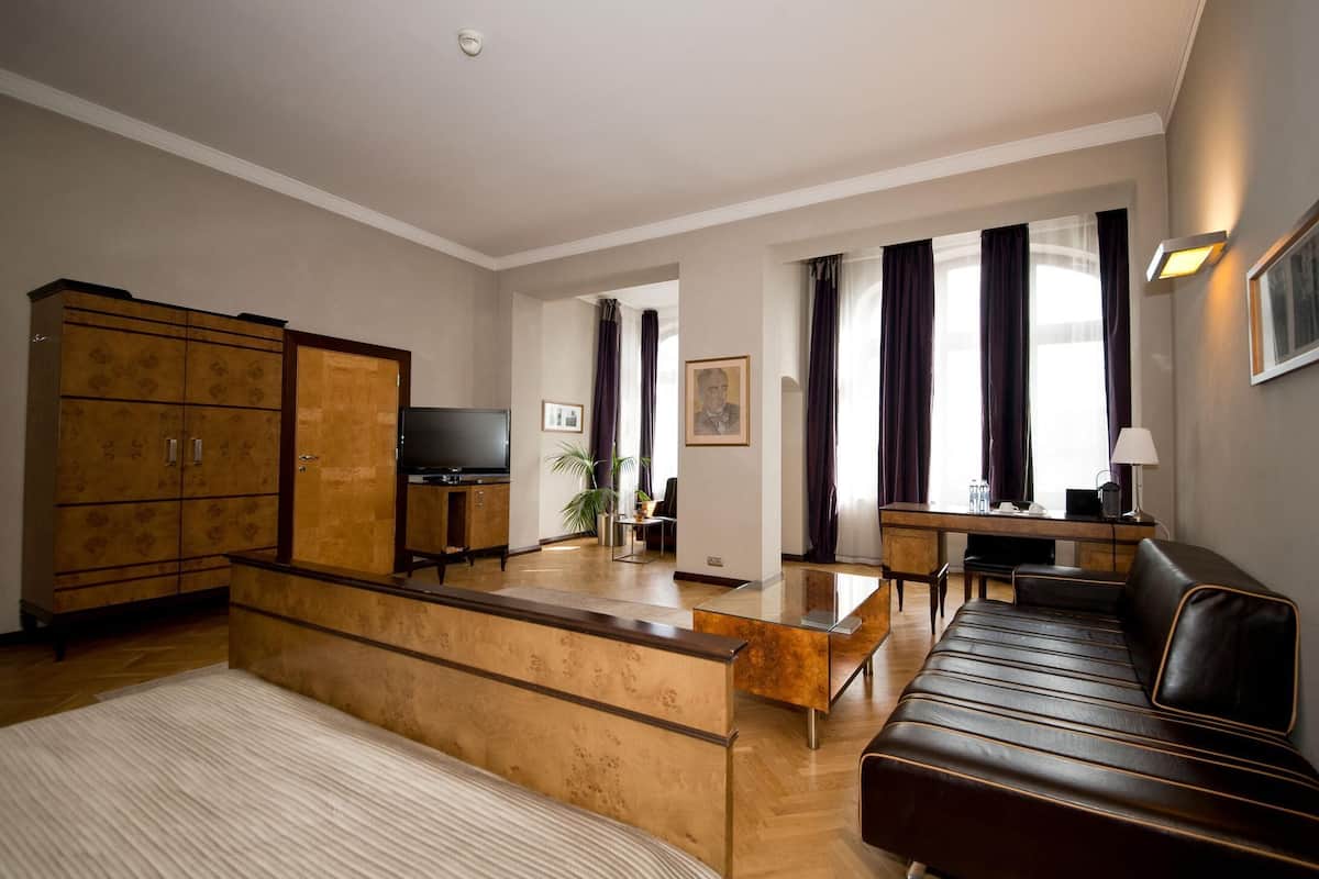 Premium bedding, minibar, in-room safe, desk