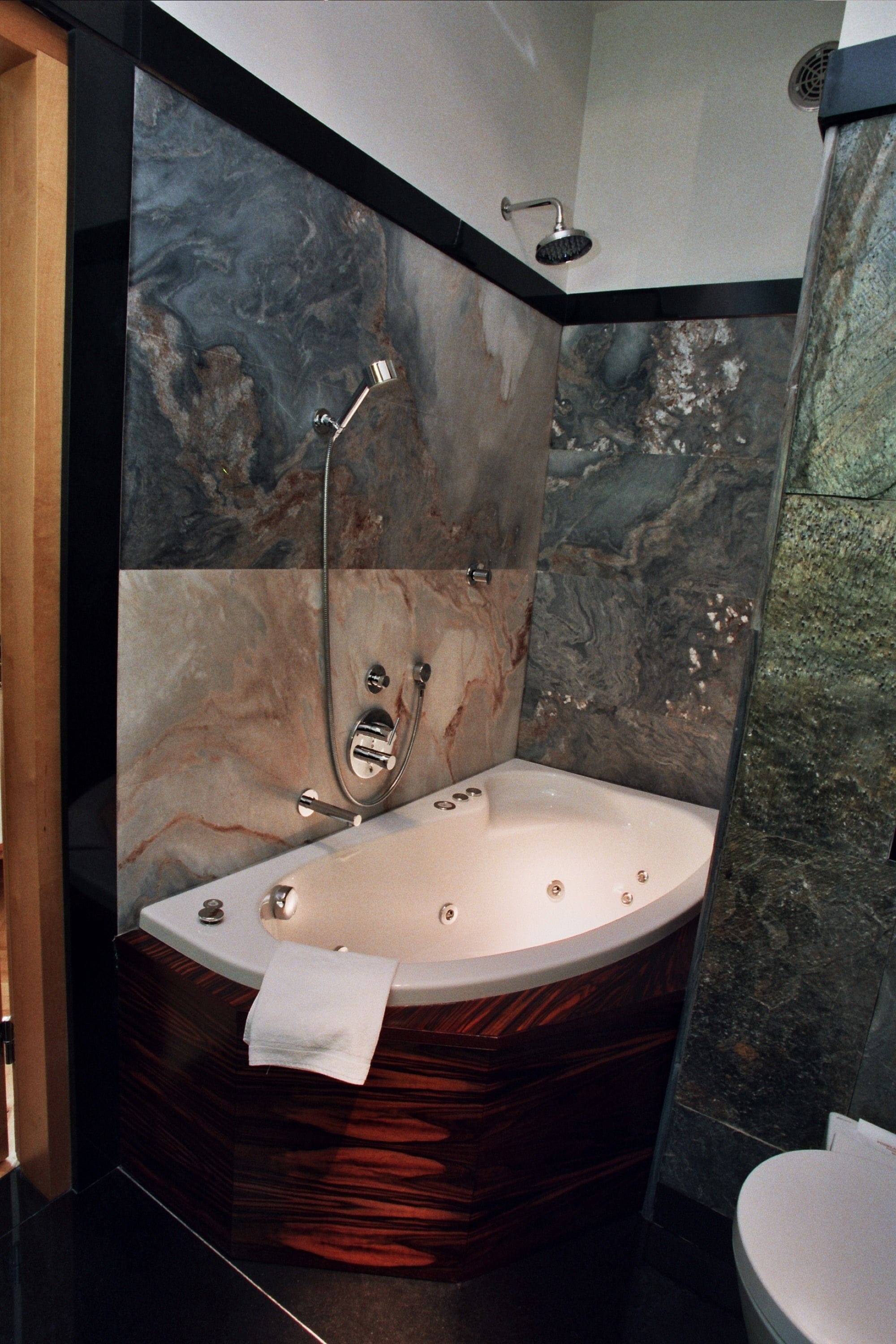 suite | jetted bathtub