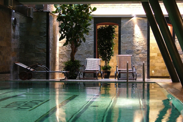 Turkish bath, Thai massages, sports massages, massage/treatment rooms