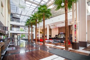 Reception - Qubus Hotel Krakow (Kraków)