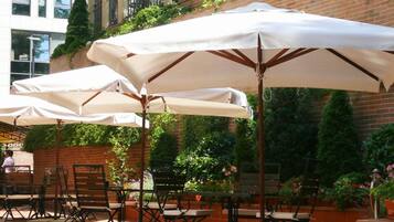 2 restaurants, serveren ontbijt, lunch, diner, Italiaanse gerechten