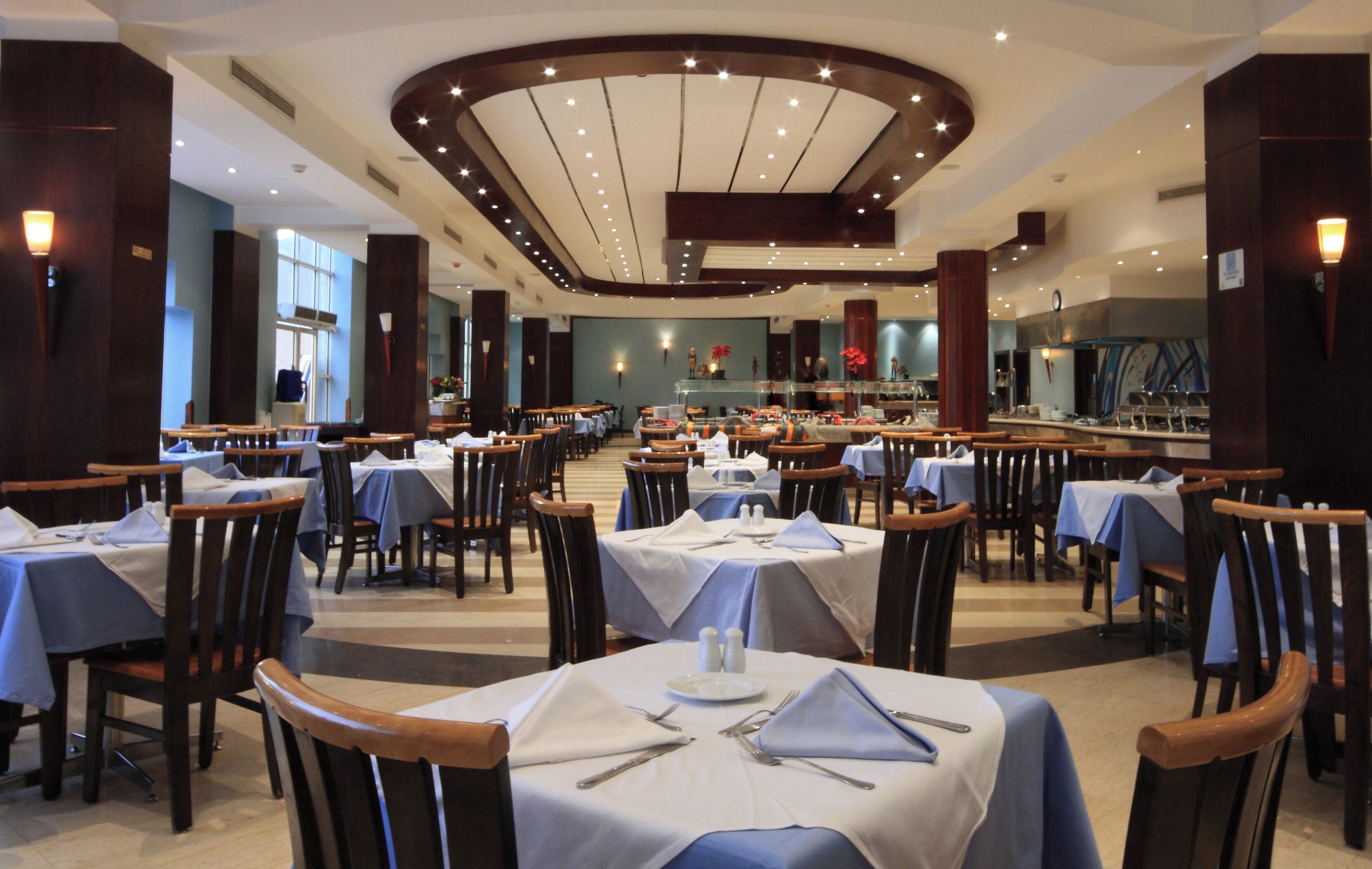 2 restaurants, breakfast served