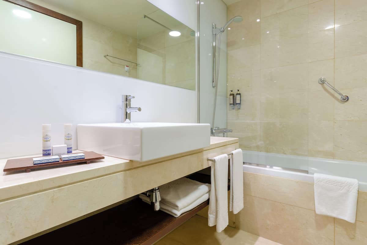 minibar, in-room safe, desk, laptop workspace