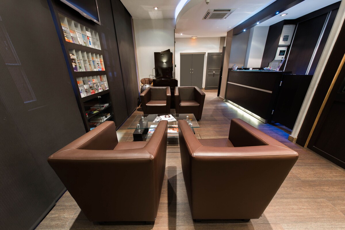 Hotel Victor Massé Reviews, Deals & Photos 2023 Expedia