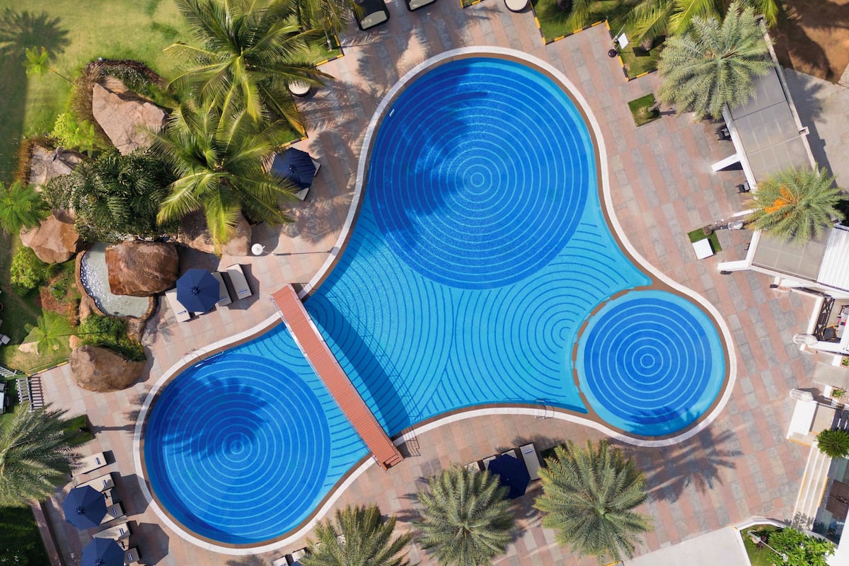 Premium bedding, pillowtop beds, minibar, in-room safe