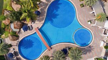 Premier Room, 1 Queen Bed, Poolside | 1 bedroom, premium bedding, pillow-top beds, minibar