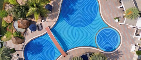 Premium bedding, pillowtop beds, minibar, in-room safe