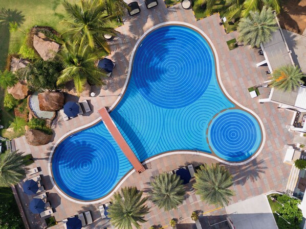 Premium bedding, pillowtop beds, minibar, in-room safe