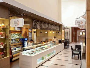 2 restaurants, breakfast served