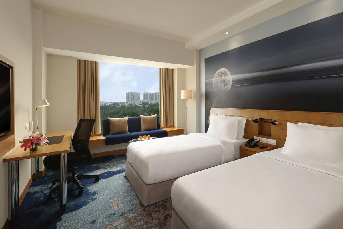 Premier Room, 2 Twin Beds, Executive Level | Premium bedding, pillowtop beds, minibar, in-room safe