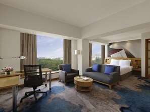Junior Suite, 1 Queen Bed | 1 bedroom, premium bedding, pillow-top beds, minibar