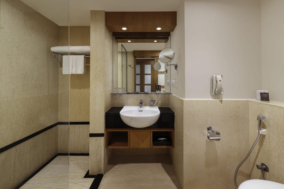 1 bedroom, premium bedding, pillow-top beds, minibar