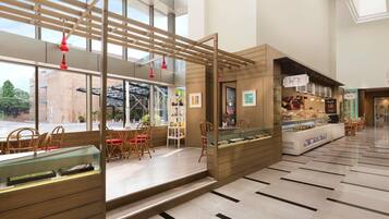 2 restaurants, breakfast served