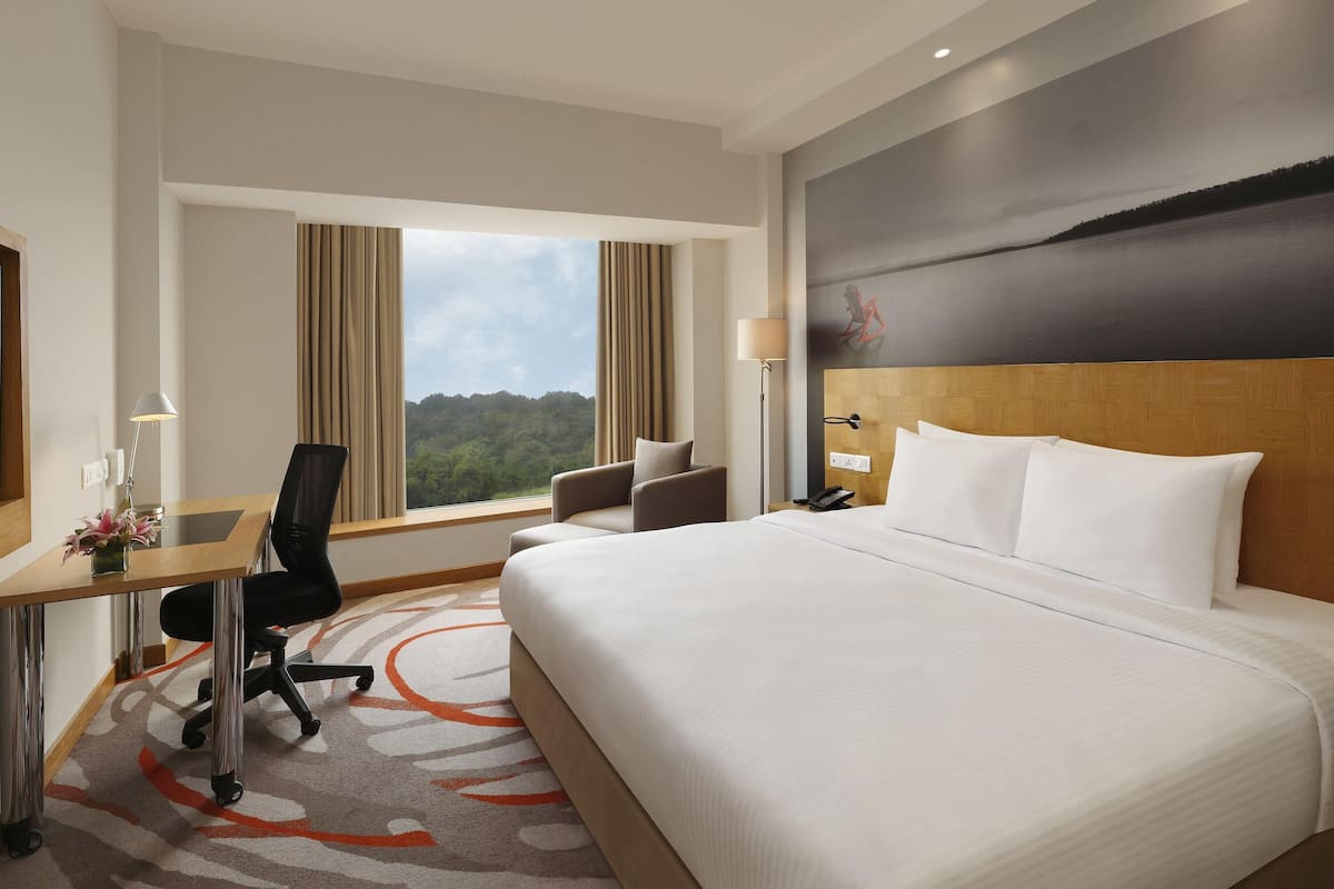 1 bedroom, premium bedding, pillow-top beds, minibar