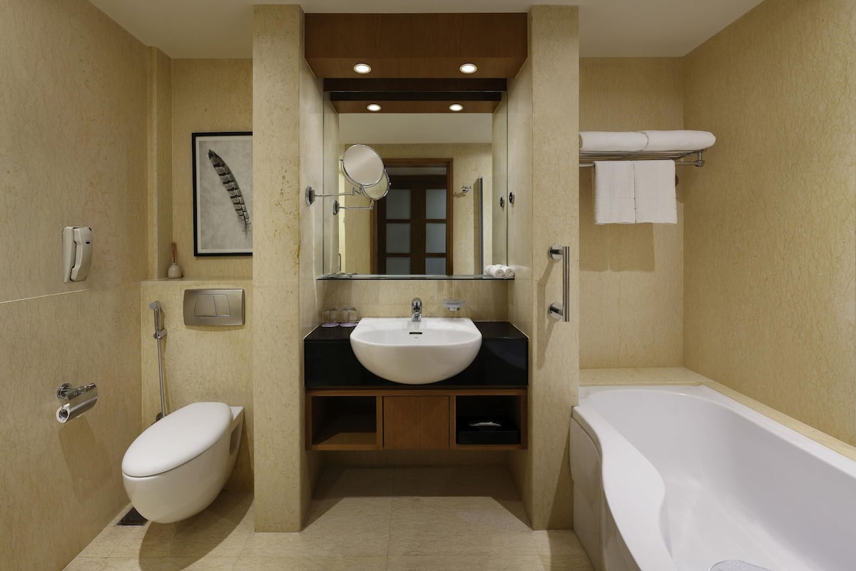 1 bedroom, premium bedding, pillow-top beds, minibar