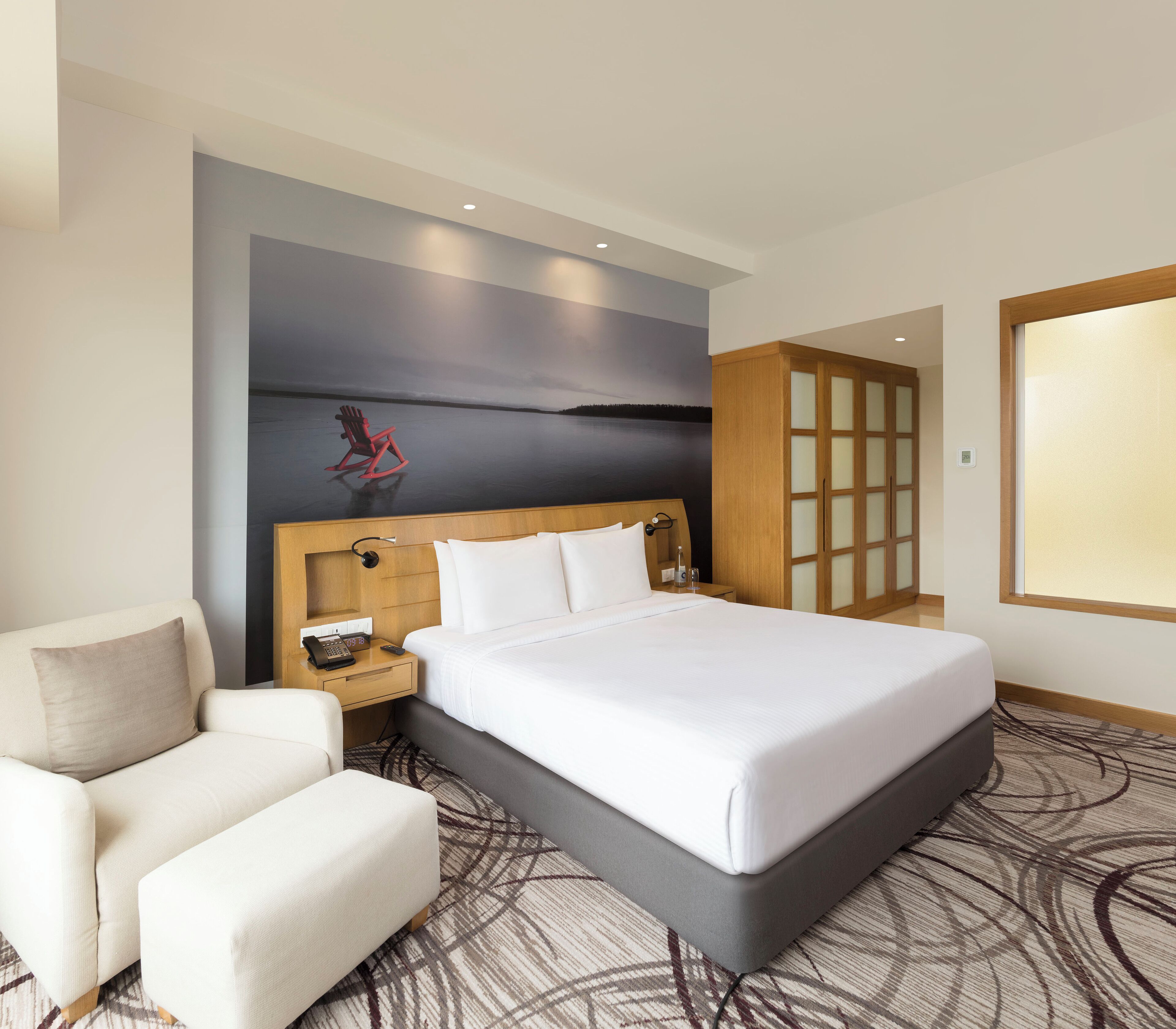 Premier Room, 1 Queen Bed, Poolside | Premium bedding, pillow-top beds, minibar, in-room safe
