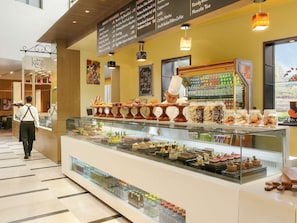 2 restaurants; breakfast, lunch and dinner served  - Novotel Hyderabad Convention Centre Hotel (Hyderabad)