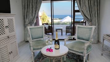 Suite Executive, vista mare | 1 camera, minibar, una cassaforte in camera, tende oscuranti