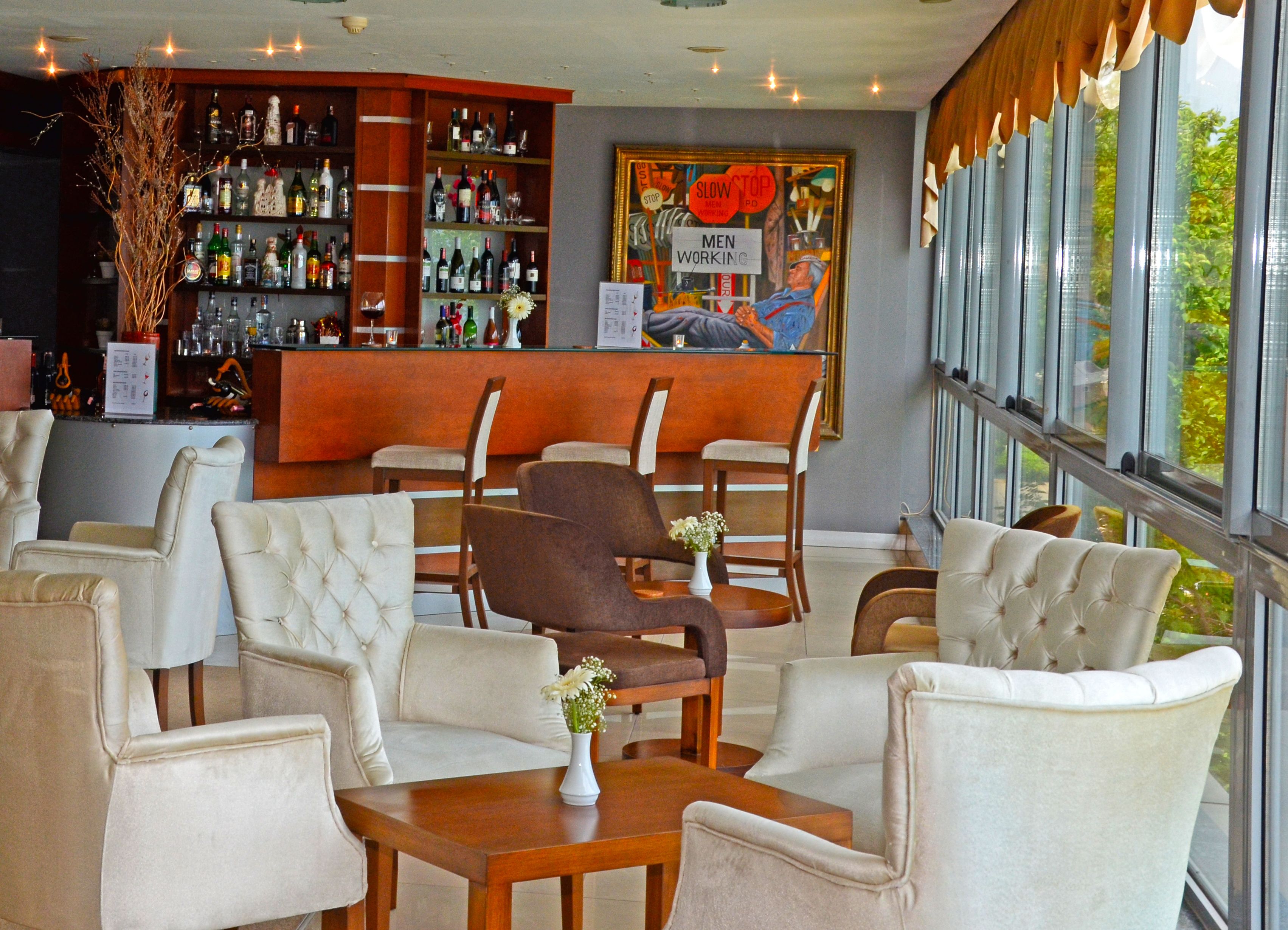 2 bares o lounges, bar en la alberca, bar junto a la alberca 