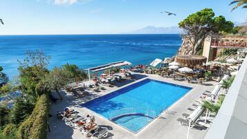 Premium bedding, minibar, soundproofing