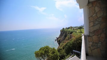 Standard Double or Twin Room, Sea View | Premium bedding, minibar, soundproofing