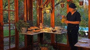 Tägliches inbegriffenes Frühstücksbuffet