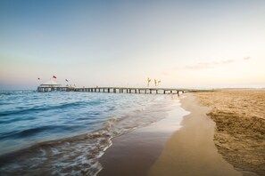 Private beach, sun-loungers, beach umbrellas, beach towels - Hotel Turan Prince - All Inclusive (Manavgat)