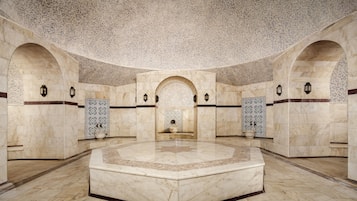 Sauna, boblebad, tyrkisk bad/hammam, body scrub-behandlinger