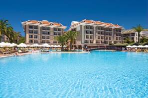 Indoor pool, 2 outdoor pools, pool umbrellas, sun loungers - Hotel Turan Prince - All Inclusive (Manavgat)