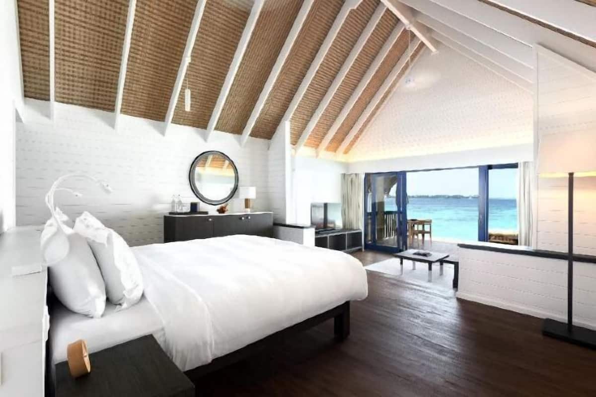 Egyptian cotton sheets, premium bedding, minibar, in-room safe