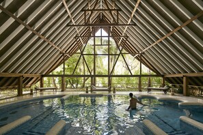 Couples treatment rooms, sauna, steam room, body treatments - COMO Cocoa Island (Makunufushi)