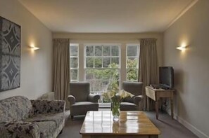 32-inch flat-screen TV with digital channels, Smart TV - The Terrace Villas - Executive Apts (Wellington)