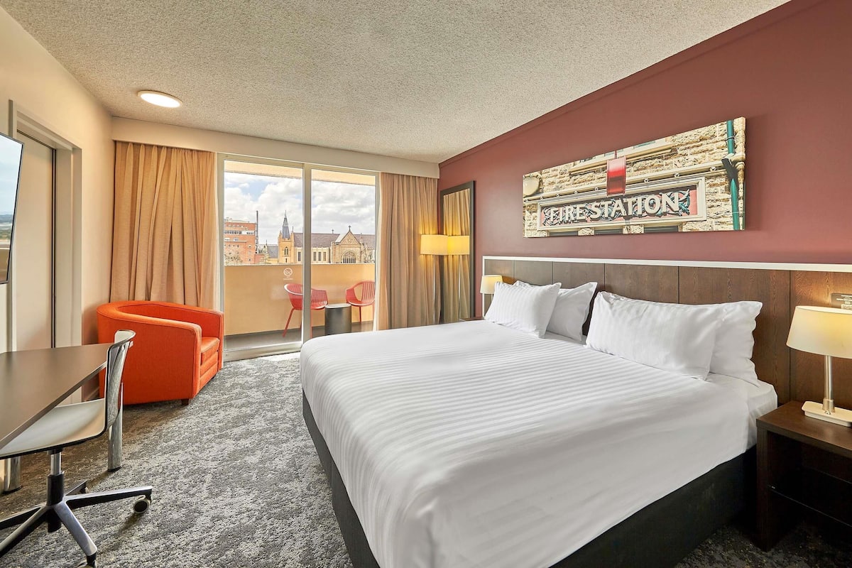 In-room safe, desk, laptop workspace, blackout drapes