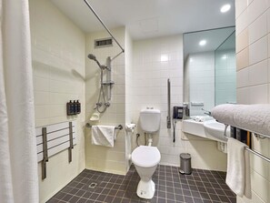 Deluxe Room, 1 King Bed, Accessible, Balcony | In-room safe, desk, laptop workspace, blackout drapes - Mercure Perth On Hay (Perth)