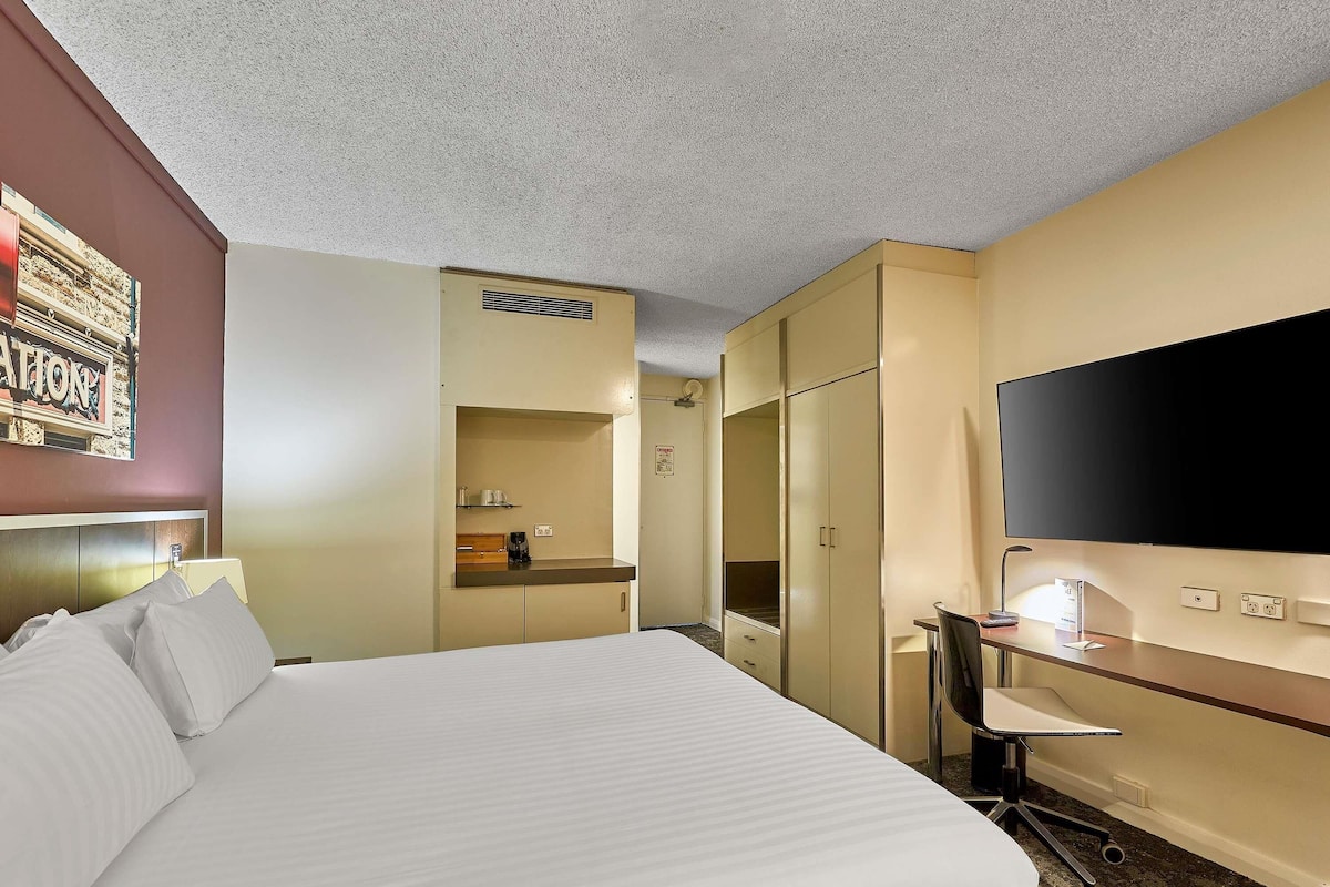 In-room safe, desk, laptop workspace, blackout drapes